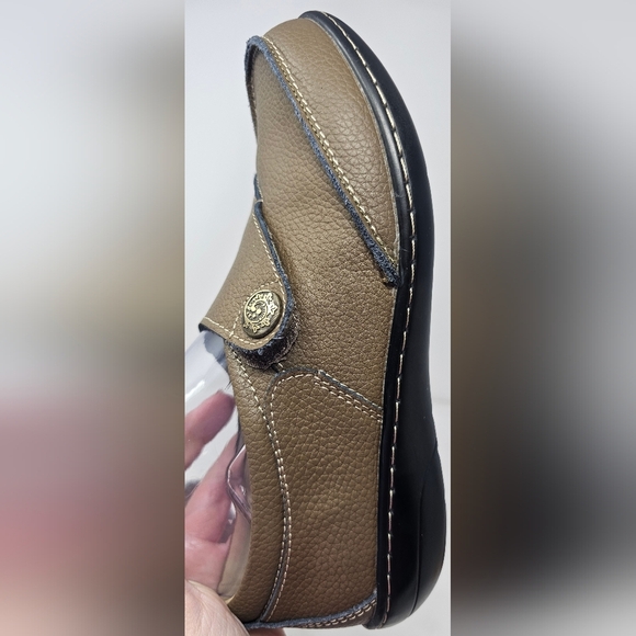 Terrikat Women's Classic Leather Loafers Slip-On Comfort Walking Sz 7.5 Khaki - Picture 8 of 13